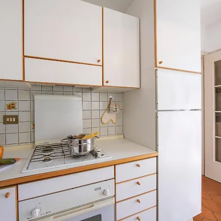 Easy 300mt From Apartament *