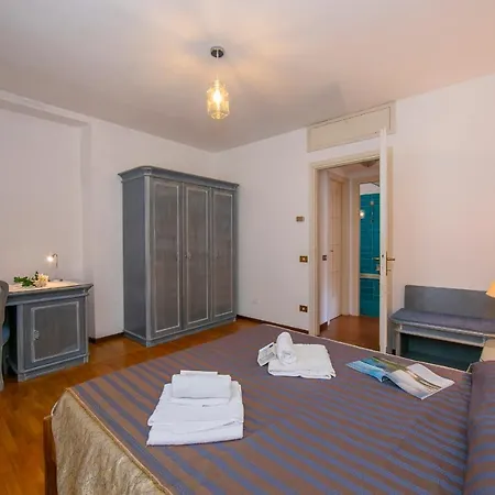 Easy 300mt From Apartament
